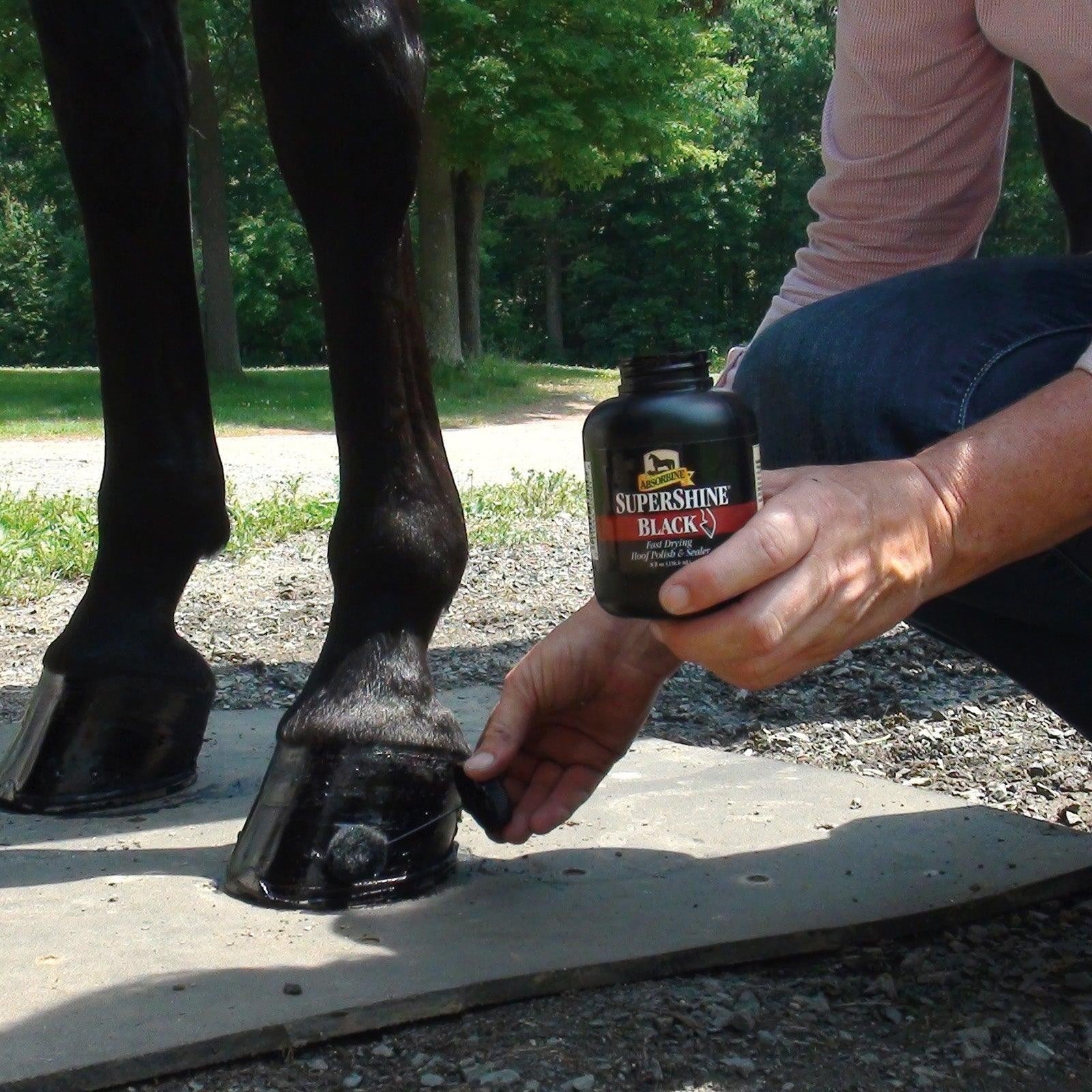 Supershine hoof polish & sealer black with brush Absorbing 136 ml